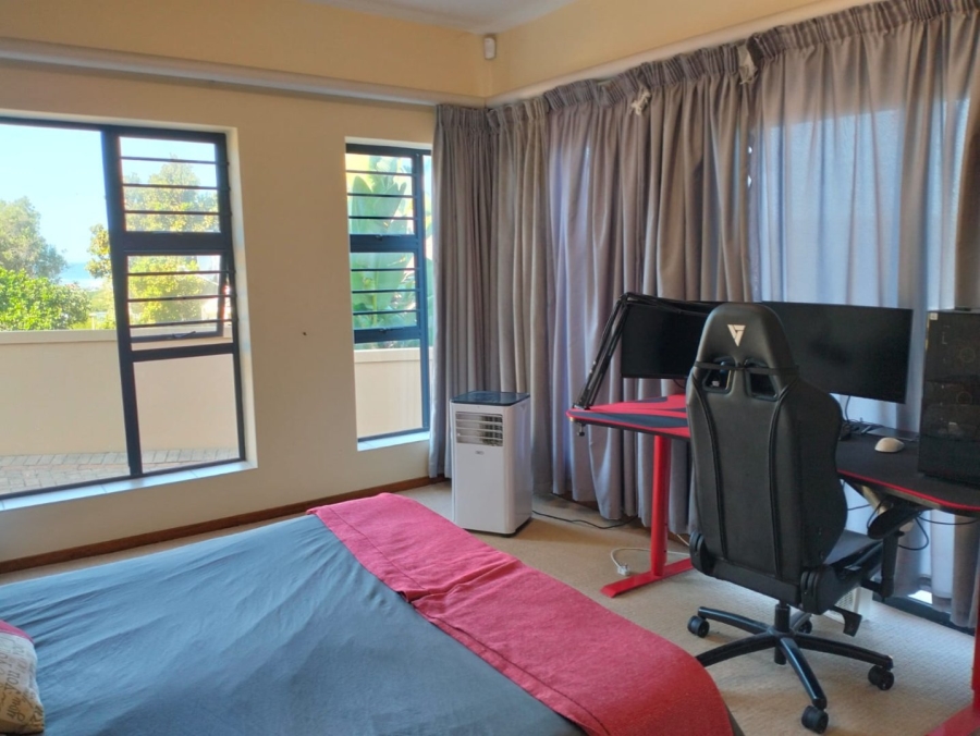 To Let 5 Bedroom Property for Rent in Glentana Western Cape